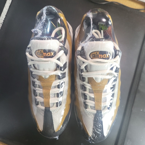 Size 7- Nike Air Max 95 Recraft (Black-Dark Smoke Grey) CJ3906-010..  Wmns 8.5.. - Picture 15 of 16